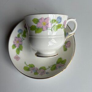 Fine Bone China Teacup/saucer "Country Garden"